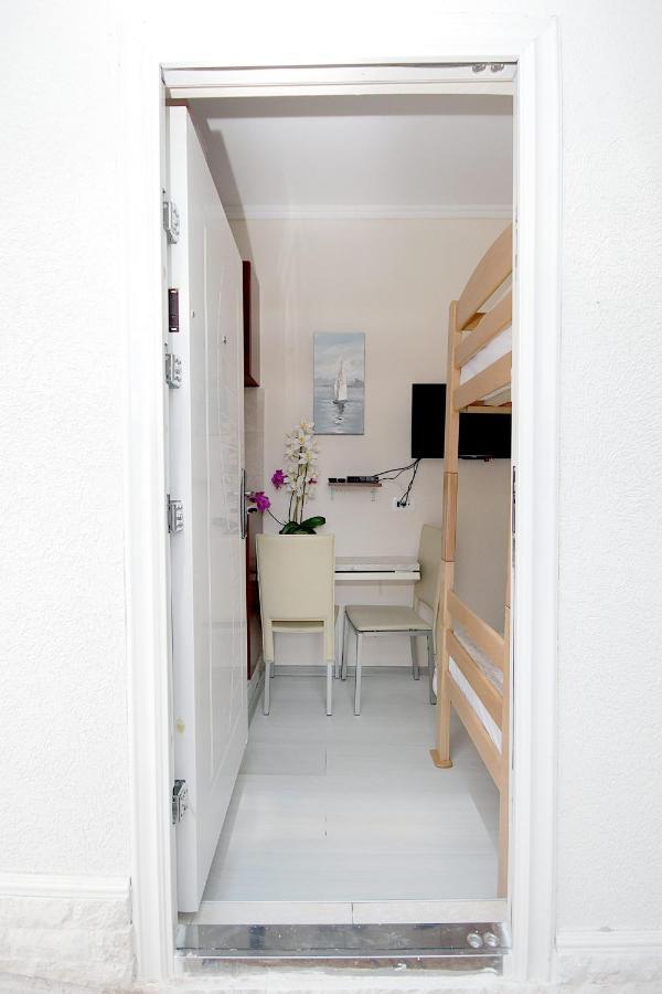 Appartamento Studio Apartman Sveti Stefan Esterno foto