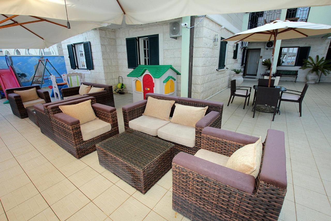 Appartamento Studio Apartman Sveti Stefan Esterno foto