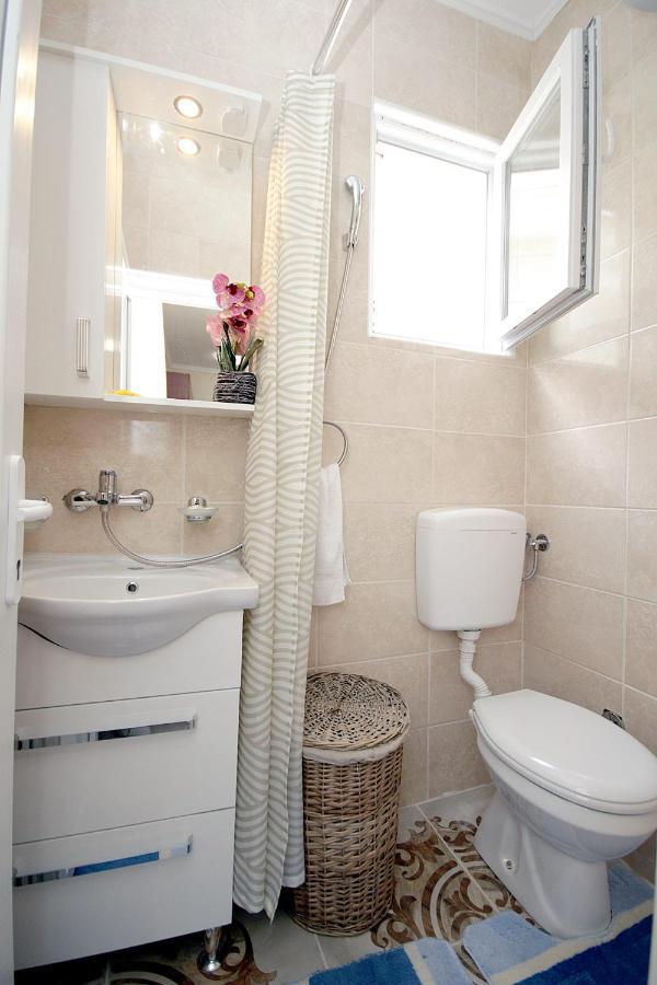 Appartamento Studio Apartman Sveti Stefan Esterno foto