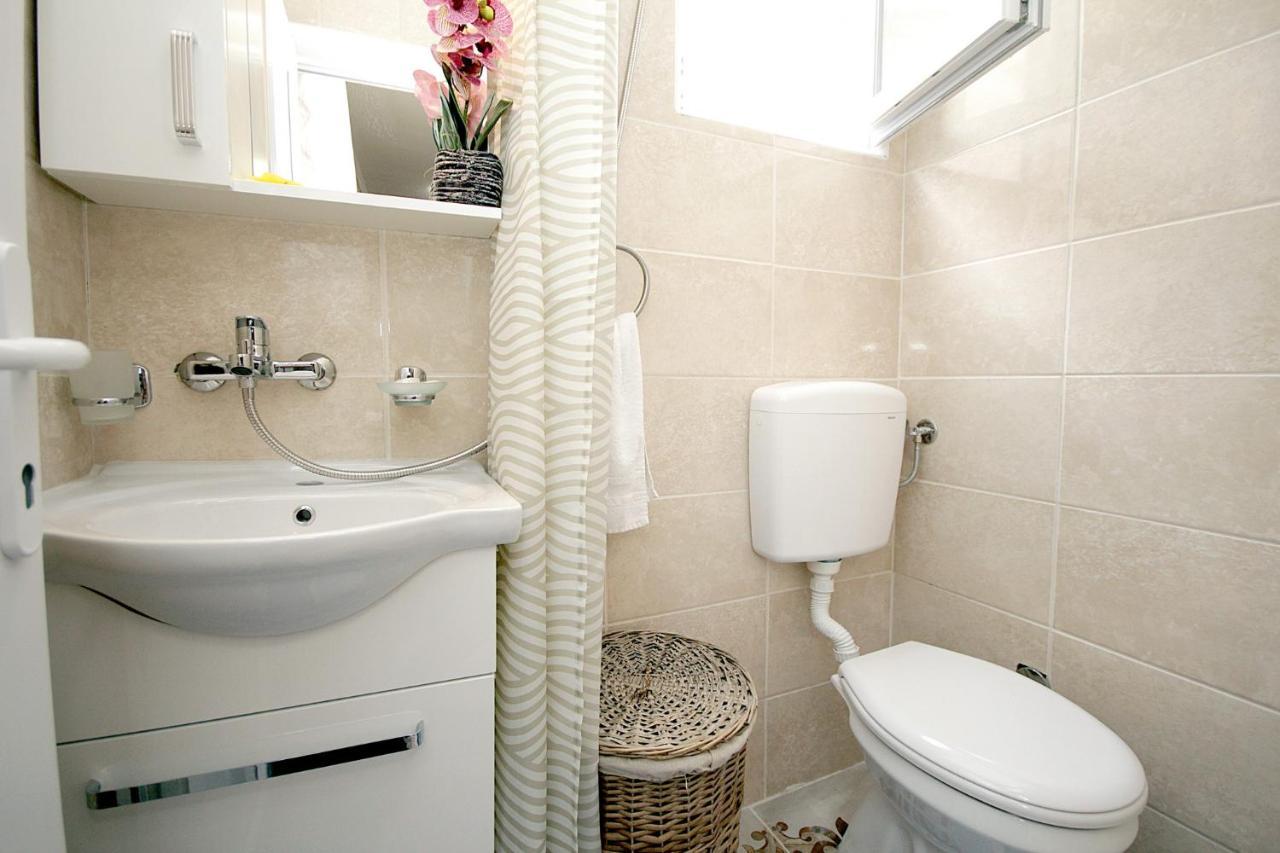 Appartamento Studio Apartman Sveti Stefan Esterno foto